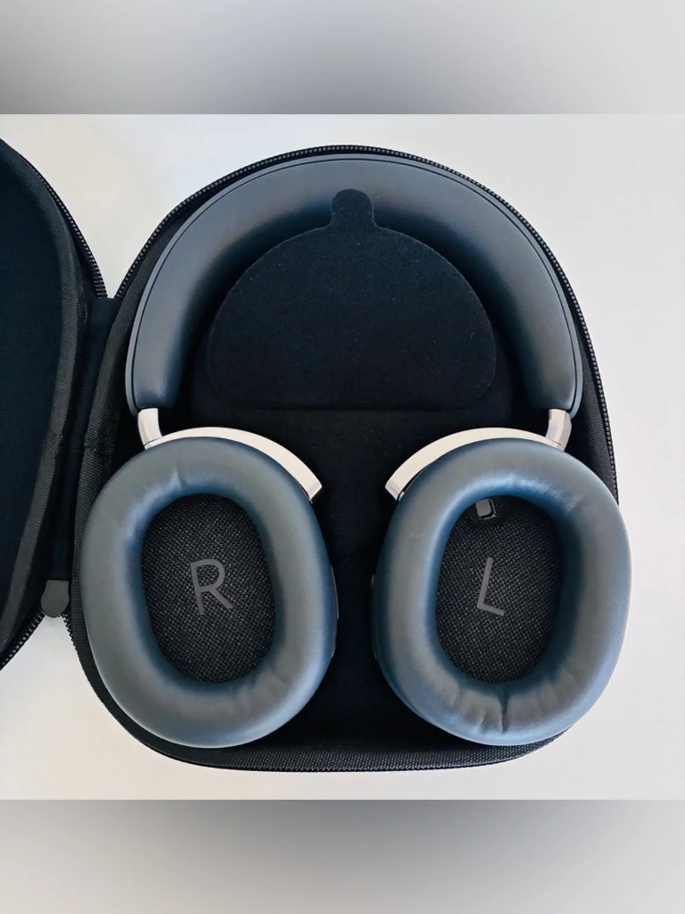 New Limited Edition Google GID8 Headphones – Bluetooth & Noise Cancellation